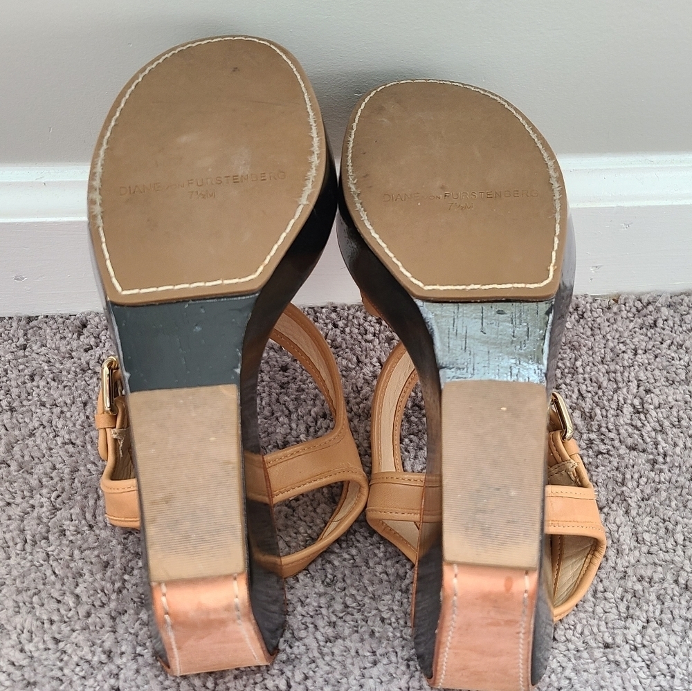 Diane Von Furstenberg Wooden Wedge - Picture 10 of 12